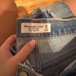 Abercrombie Ultra High Rise Straight ankle jean